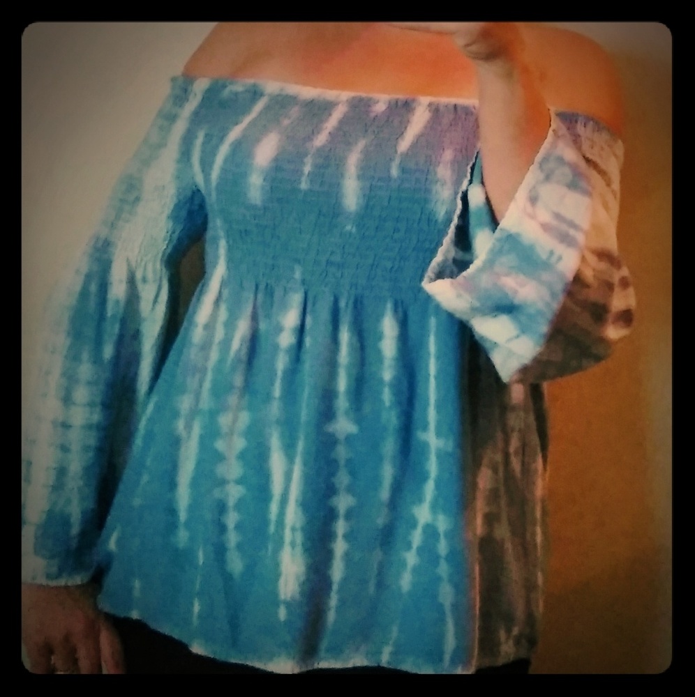 5/$20. Style Envy BoHo style Bell Sleeved blouse